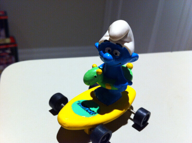 Smurfs - Vintage Hardee Innertube Smurf on Skateboard in Arts & Collectibles in Ottawa