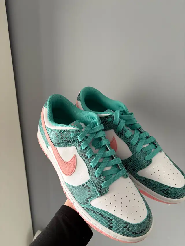 Women’s Size 9.5 Nike Shoes  in Women's - Shoes in Kitchener / Waterloo - Image 3