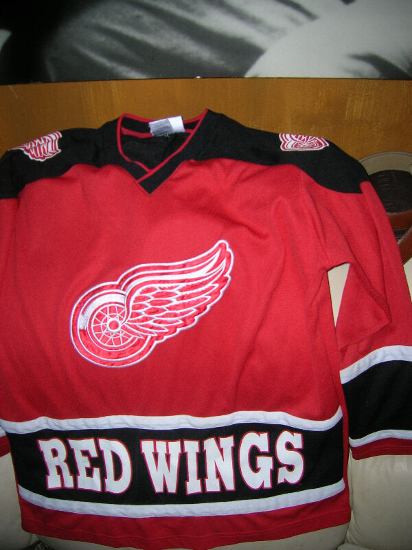 Detroit Red Wings Hockey Team Jersey CCM Made In Canada in Other in City of Toronto - Image 3