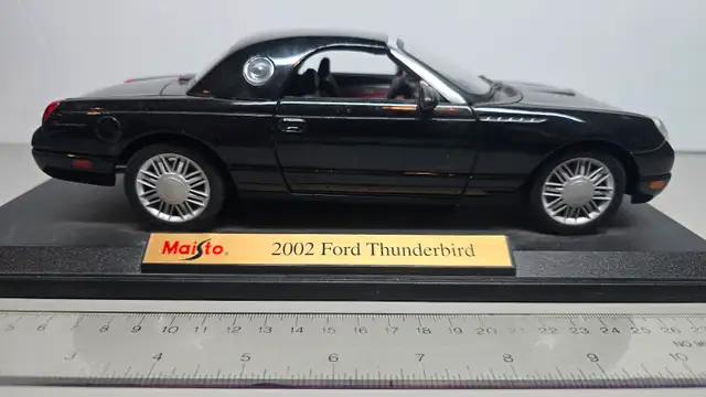 2002 FORD THUNDERBIRD MODEL CAR 1/18 scale  (NO BOX)628647459512331220