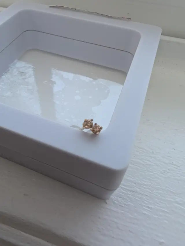 Brand New 14K Yellow Gold Diamond Earrings For Sale in Jewellery & Watches in London - Image 8