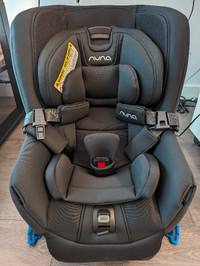 Nuna Rava car seat (almost brand new!)