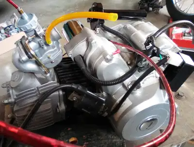 Complete 110 cc engine , Honda clone fits atv , dirt bikes and most Honda cubs . - low hours , - sem...