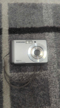 SAMSUNG ES15 10.2MP Digital Camera