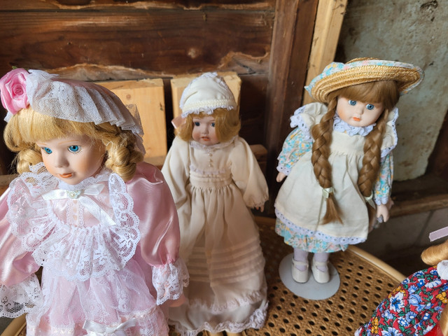 10 China Dolls for sale dans Art et objets de collection  à Sudbury - Image 3