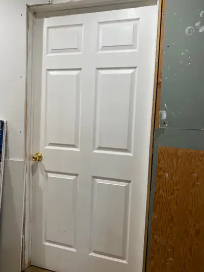 Traditional interior door with hardware 36 in x 80 in; sold as is