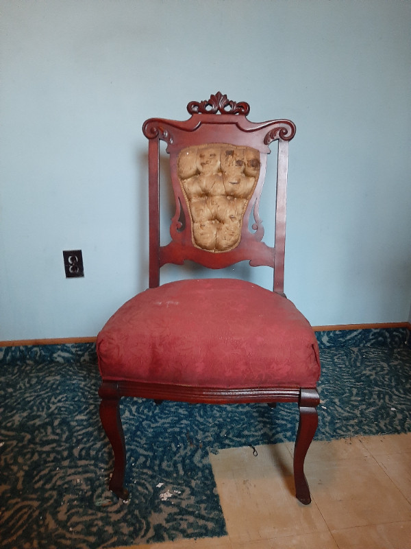 Antique Furniture in Chairs & Recliners in Bedford - Image 3