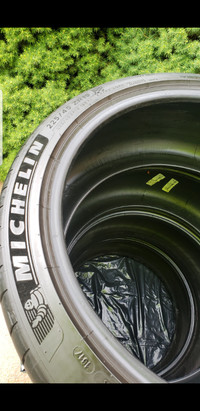 Michelin 225/45/ZR 19