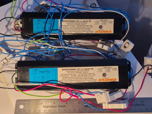 Sylvania QT3x32/347 IS 347V 3-Lamp T8 Electronic Ballast 0.26A in Indoor Lighting & Fans in Laval / North Shore - Image 2