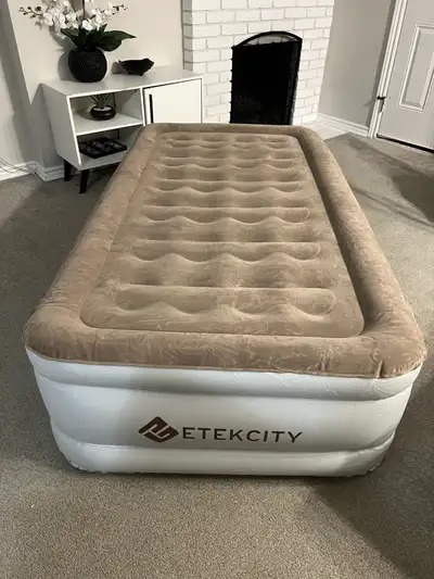 NEW Twin Size Inflatable Raised 18” Mattress with Built-in Pump, View more
