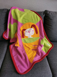 Plusieurs couvertures doudous pour bébé