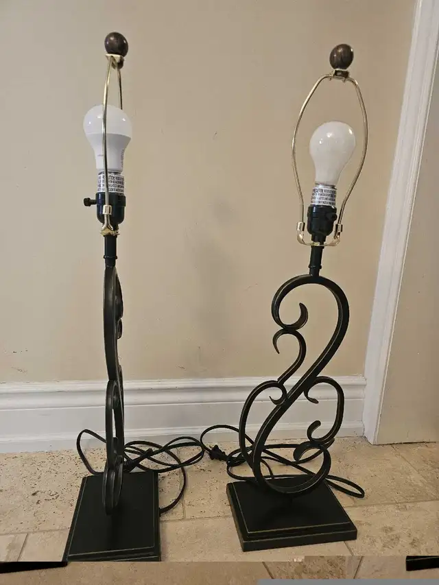 Elegant Lamp Set Night Table Light Lamps in Indoor Lighting & Fans in Oakville / Halton Region - Image 3