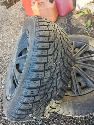 4 winter tires on rims . Very good condition . No longer needed. 205 60 R16 613 802 5119