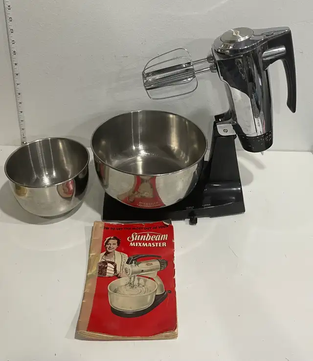 Vintage Sunbeam Mixmaster Chrome Stand Mixer Electric Countertop in Other in Edmonton - Image 7