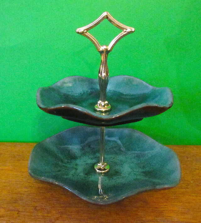 Blue Mountain Pottery 2-Tier Green Candy Dish Nice Condition in Arts & Collectibles in Stratford