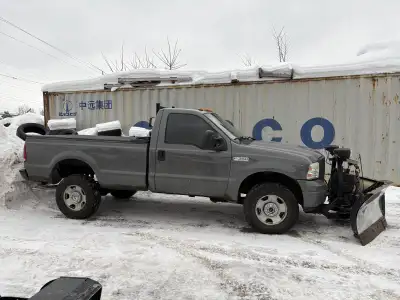 2005 ford f350 super duty, 5.4v8 , fisher extreme v blade, new brakes and exhaust last month, truck...