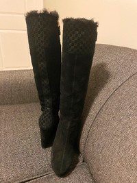 Authentic Gucci black suede wedge boots with shearling trim