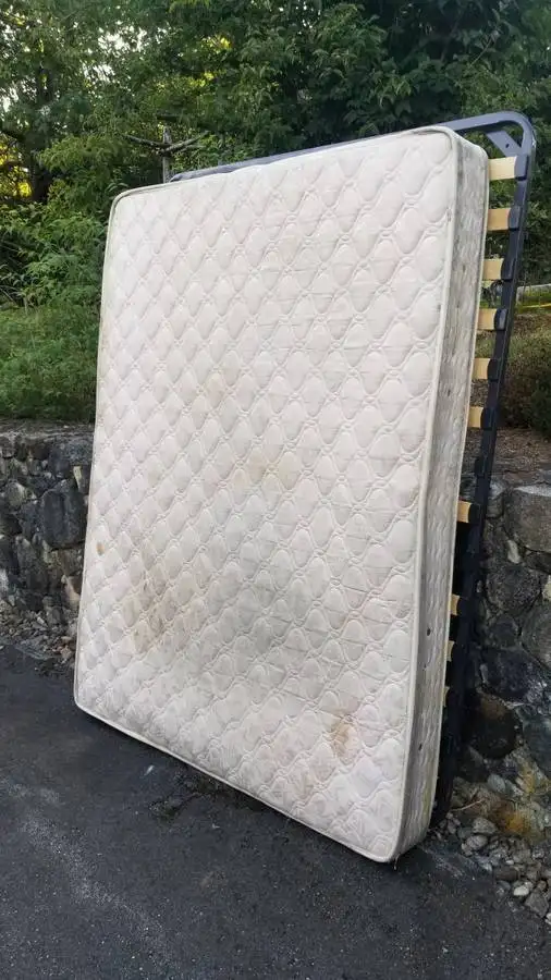REDUCED 6 Piece Queen Size Bed Package FREE!!! in Beds & Mattresses in Delta/Surrey/Langley - Image 7
