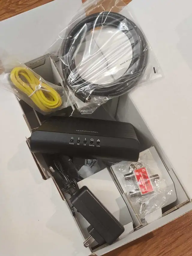 Technicolor cable modem -mint condition original box w all parts65192924674050121