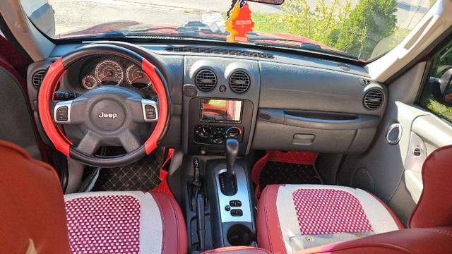 2007 jeep liberty NEED GONE  in Cars & Trucks in Oshawa / Durham Region - Image 2