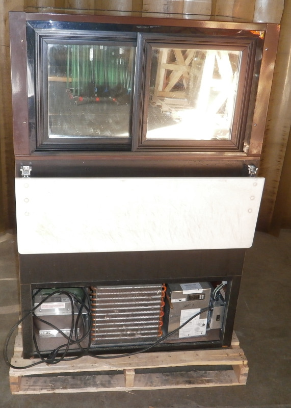 FEDERAL SHAW COOLER 36 INCH IN VERY GOOD WORKING CONDITION WITH in Industrial Kitchen Supplies in Calgary - Image 2