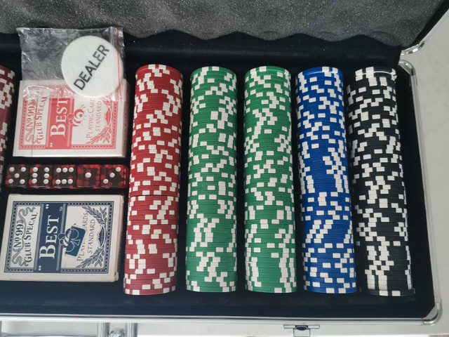 Poker Set in Hobbies & Crafts in Oakville / Halton Region - Image 3