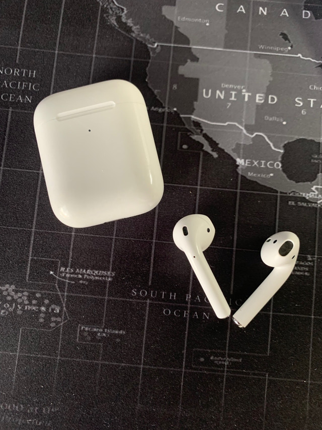 Airpods  dans Haut-parleurs, écouteurs et micros  à Laval/Rive Nord