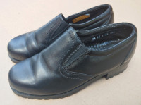 Women's safety toe shoes, black, size 8 1/2, Canadian made