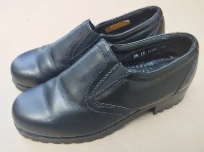 Women's safety toe shoes, black, size 8 1/2, Canadian made, View more
