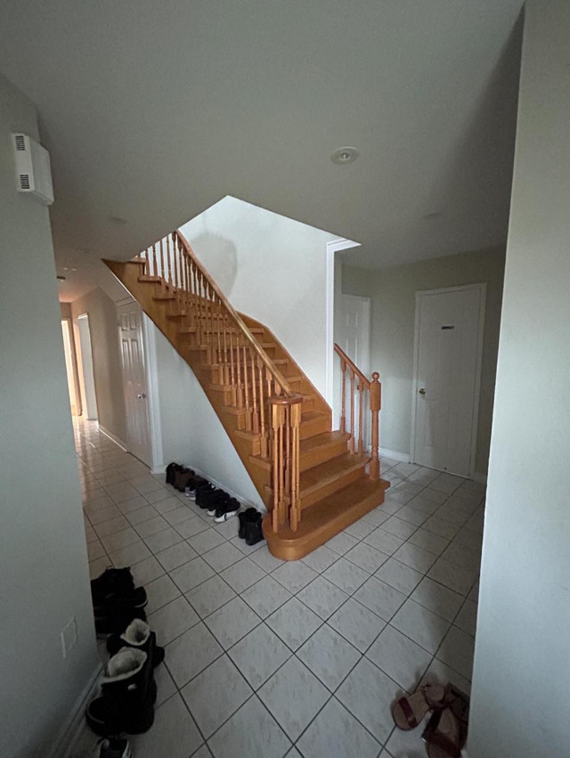 Cheapest private room to rent in whitby in Short Term Rentals in Oshawa / Durham Region - Image 2