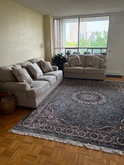 Hi There, 2 Bedroom with 1.5 Washroom available in Thorncliffe Park Drive. Walking distance to Costc...