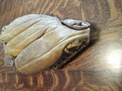 LHC Baseball Glove Vintage, View more