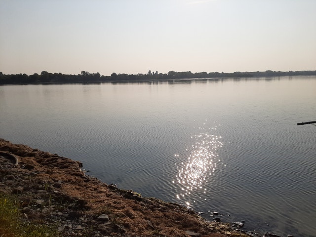 Bord de l'eau RARE, dans Bassin Chambly, Carignan, Rue Des Roses — photo 2