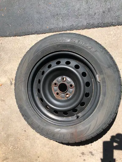 Selling 4 Toyota Corolla / Matrix 15" steel wheels in great condition and 195/65 R15 Kingstar winter...