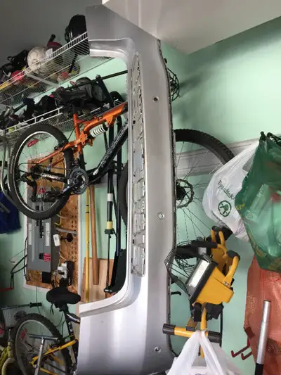 has a tiny spider crack (almost invisible), silver, GLE 400 (2018)