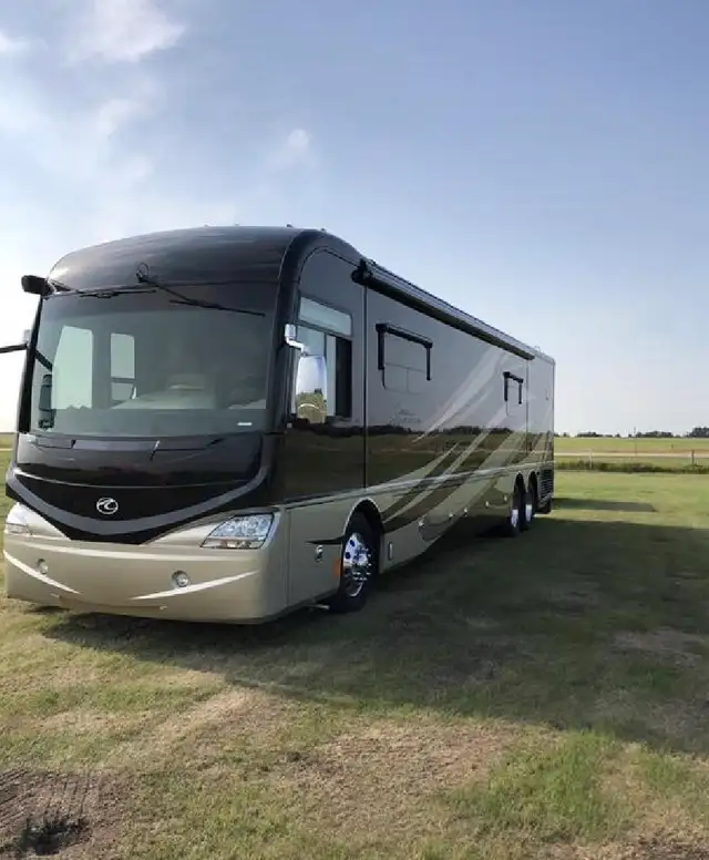 2012 American Revolution 42T – Luxury Diesel Pusher in RVs & Motorhomes in Revelstoke - Image 3