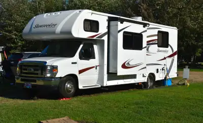 Photos additionnelles sur demande VR classe C modèle 2650 52700 km immense rangement à l’arrière, ar...