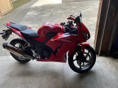 2015 Honda cbr 300r stored in garage upgraded bike don't need 2 bikes.
