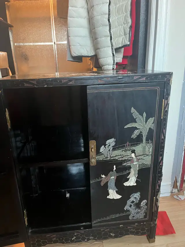 vintage Chinese style cabinet in Bookcases & Shelving Units in Gatineau - Image 5