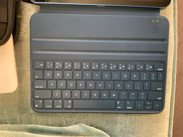 IPAD Generation 10 including air pods in iPads & Tablets in Ottawa - Image 4