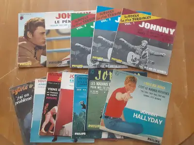 LOT DE 12 DISQUES VINYLES VINTAGES 45 TOURS DE JOHNNY HALLYDAY, View more
