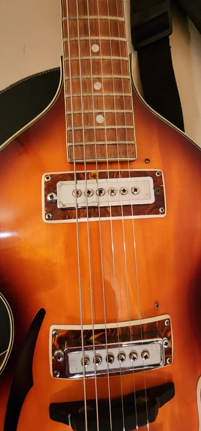 Late 1960s Guyatone SG-52T Violin Guitar MIJ Vintage Hollow Body in Guitars in Edmonton - Image 6