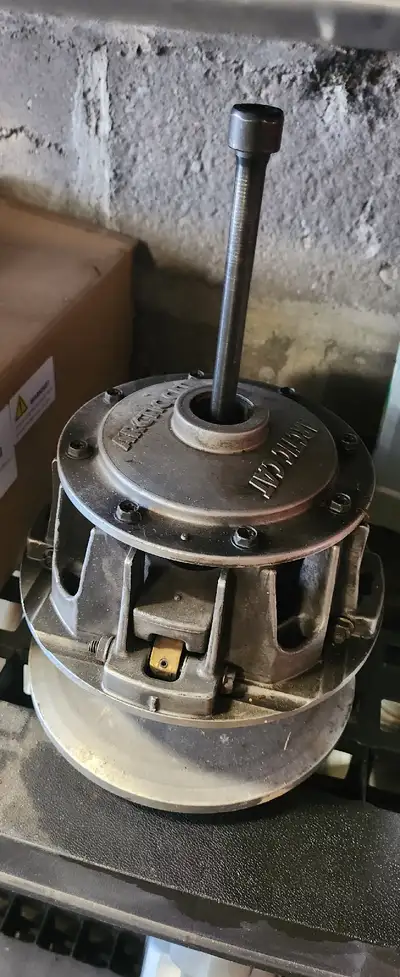 Cat Primary Clutch. Bolt included. Check #'s in photo. Fits many models. I can include the clutch pu...