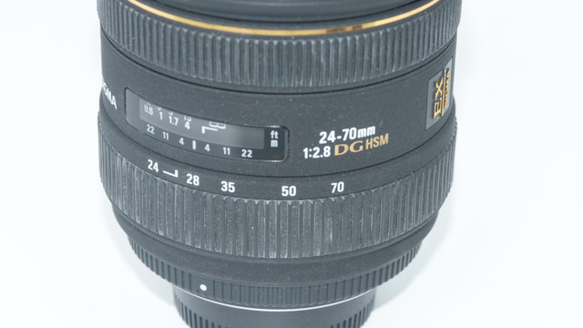 Sigma 24-70mm Lens for Nikon f/2.8 with Accessories dans Appareils photo et caméras  à Longueuil/Rive Sud - Image 3