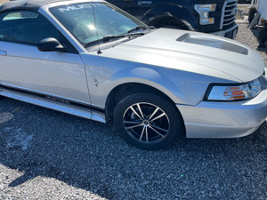 2000 Ford Mustang Pony edition 
