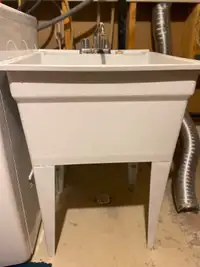 Laundry sink