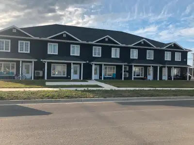 executive 2 bedroom townhouse style apartment for rent