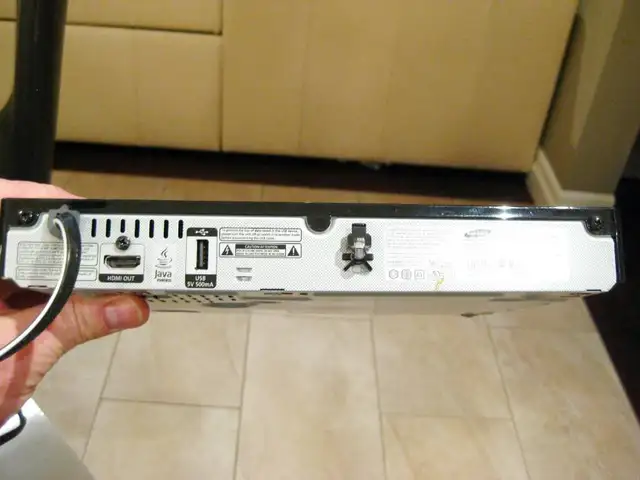 Samsung Blu-Ray Player & Remote Control #BD-E5400 With Wi-Fi in General Electronics in Kitchener / Waterloo - Image 7
