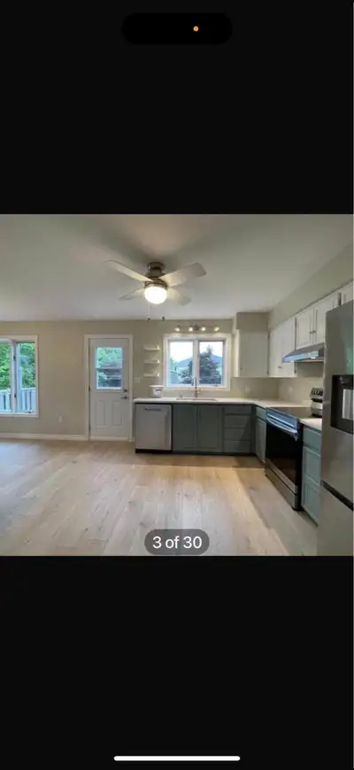 Furnished room available with a double bed in a clean, student-friendly home. ✔ Laundry on site ✔ Ba...