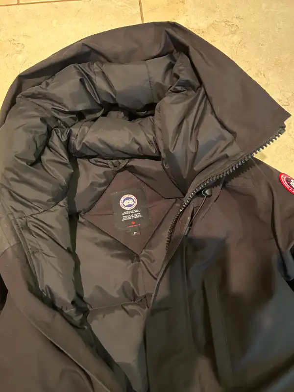 Canada Goose Chateau Parka Men Size small Black in Men's in City of Toronto - Image 8